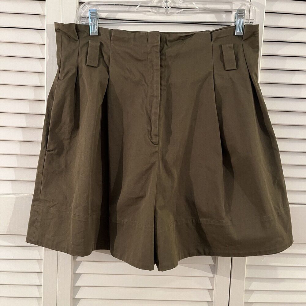 No. 21 olive green pleated front shorts, size IT44/US L. Slip front pockets
